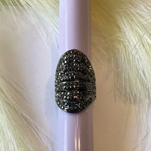 Big and Beautiful Black Ring Surrounded by Beautiful Fashion Diamond Stone